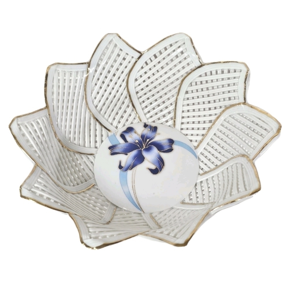 VINTAGE WHITE RETICULATED PORCELAIN FLORAL BASKET BOWL DISH VICTORIAN ACCENT